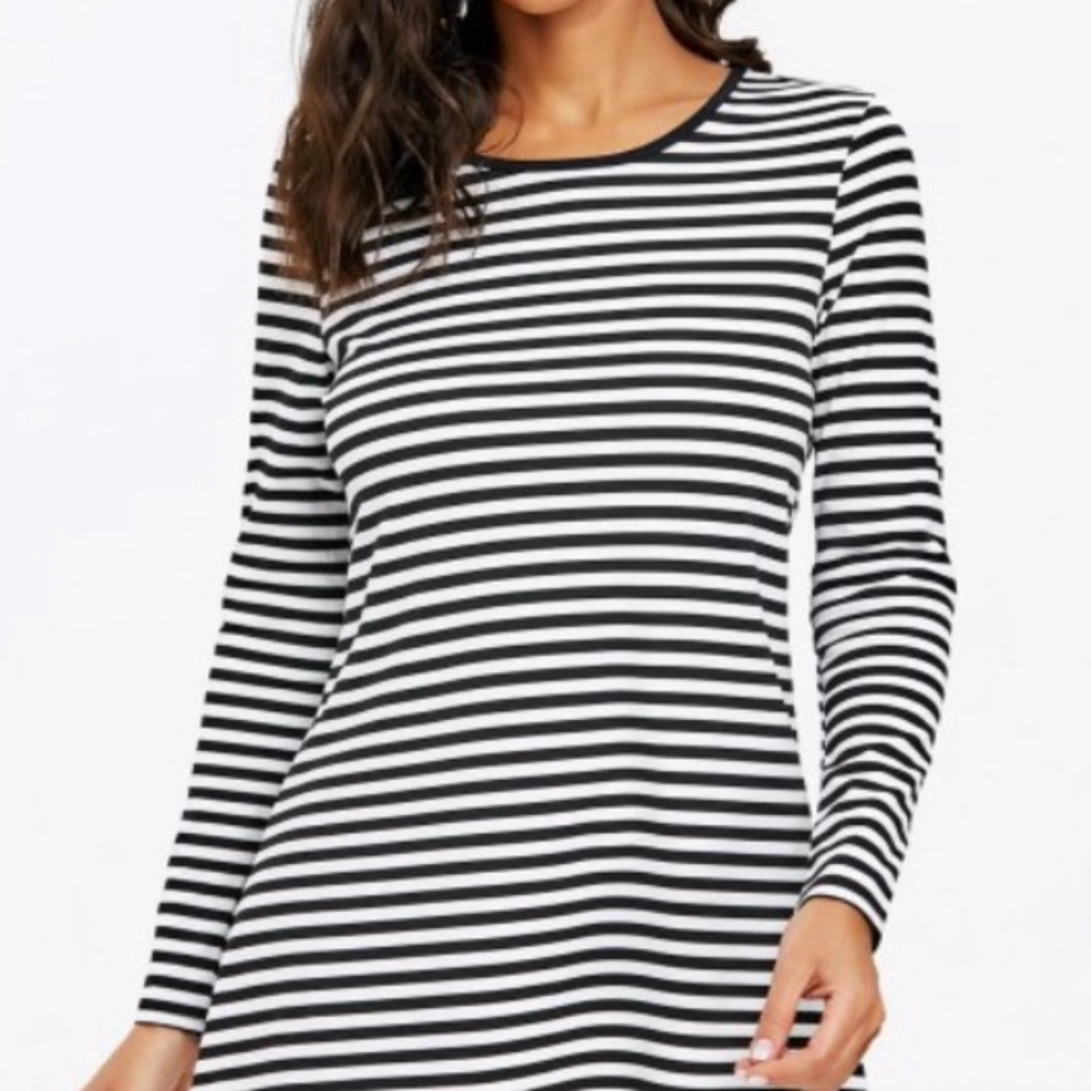Long Sleeve Black and White Mini T-shirt Dress